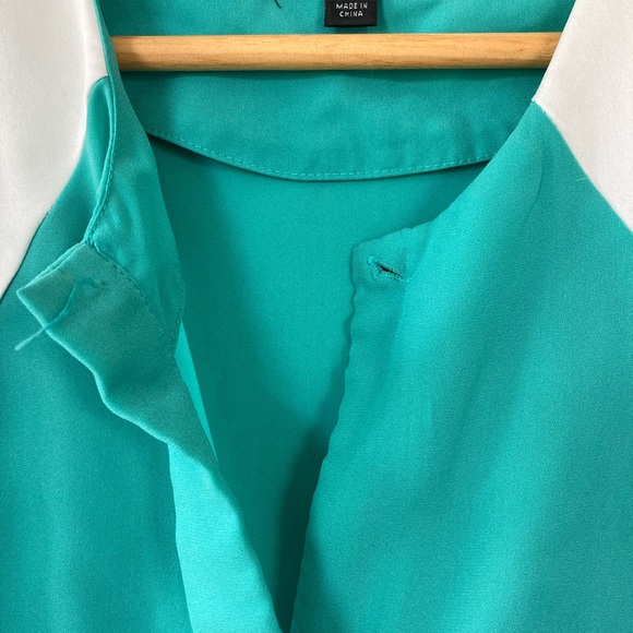 💕6 listings/$10💕 MOSSIMO color block top - Picture 2 of 3